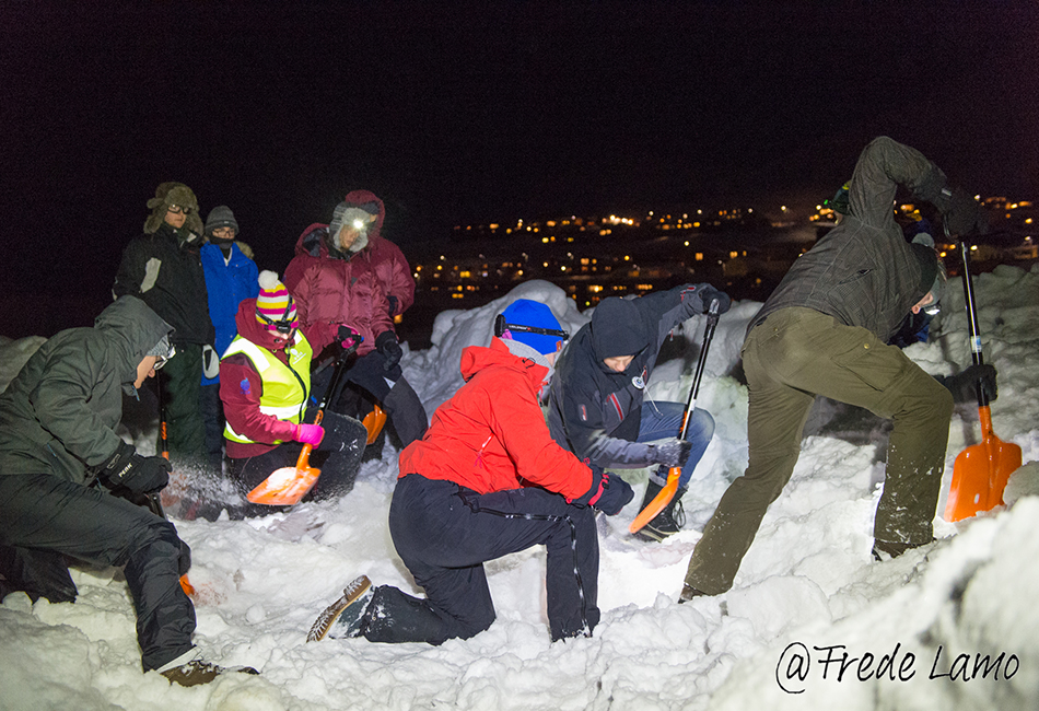 Avalanche training during UNIS safety course, January 2016. Photo: Frede Lamo