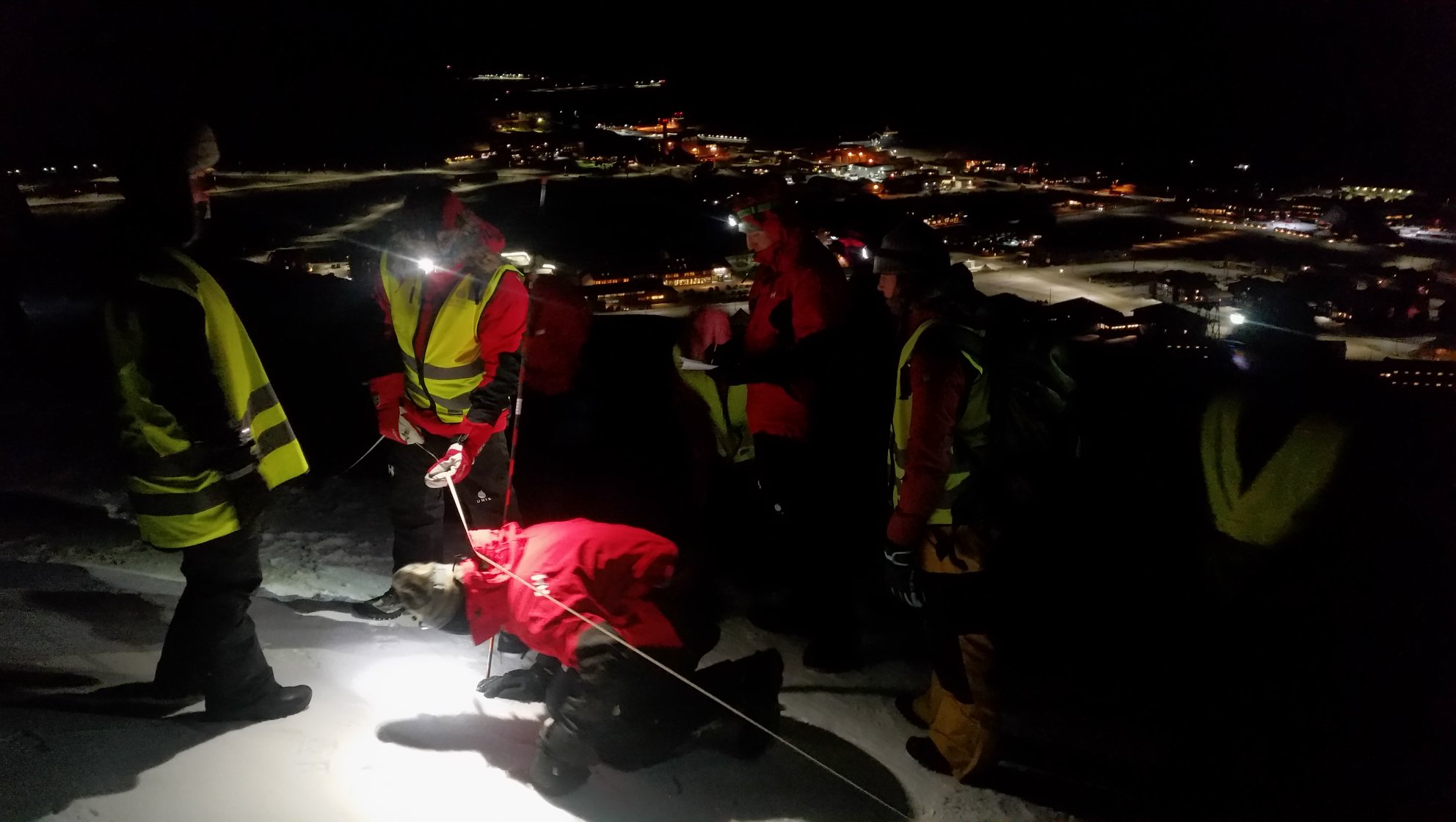 AT-205 student fieldwork in Longyearbyen during dark season. Photo: Aleksey Shestov/UNIS.