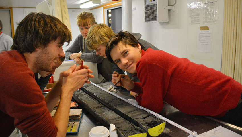 UNIS students analysing mud onboard Helmer Hansen