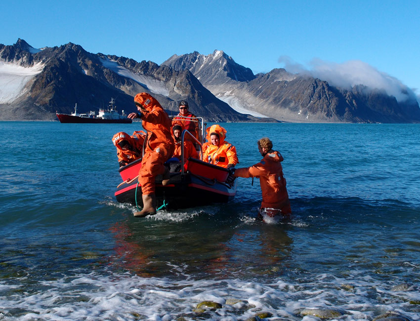 UNIS students in Magdalenegfjorden, Svalbard