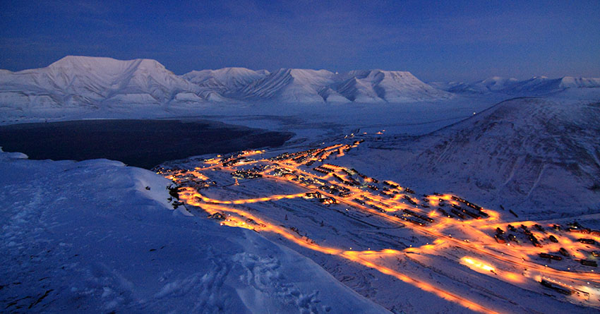 Overview of Longyearbyen seen from Platåberget