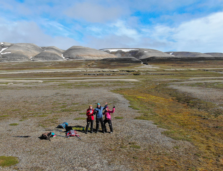Scientists counting Svalbard reindeer
