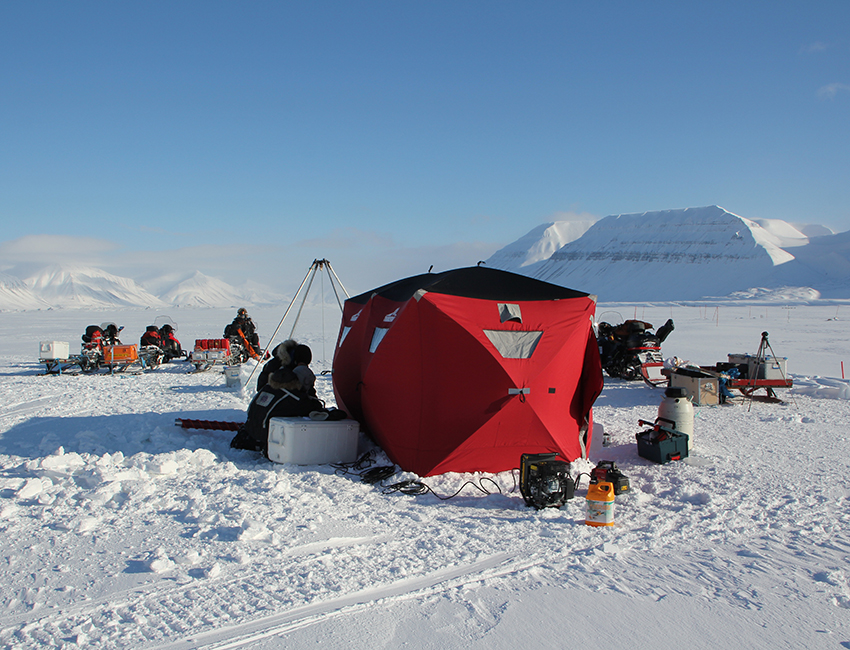 Work camp on sea ice in Van Mijenfjorden during AB-330/830 fieldwork. Photo: Janne Søreide/UNIS